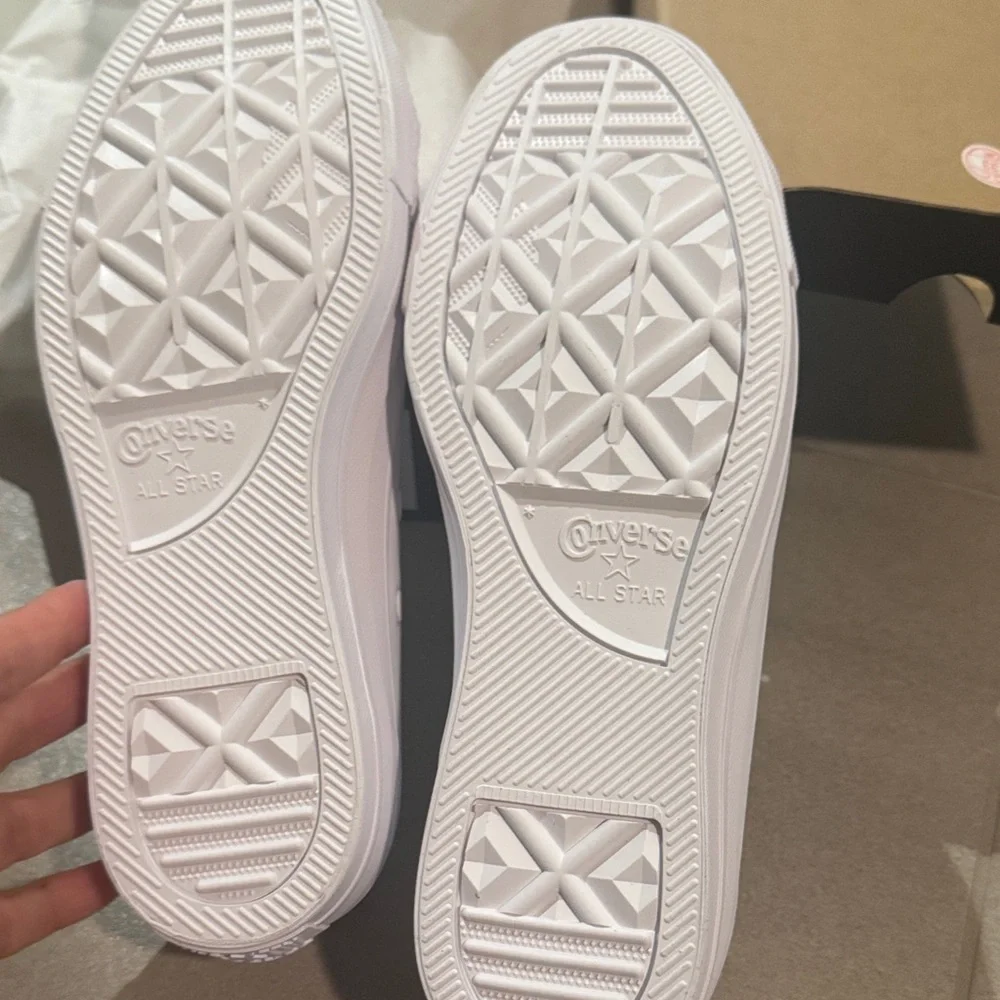 Converse White Low-Top Sneakers - Picture 3 of 5